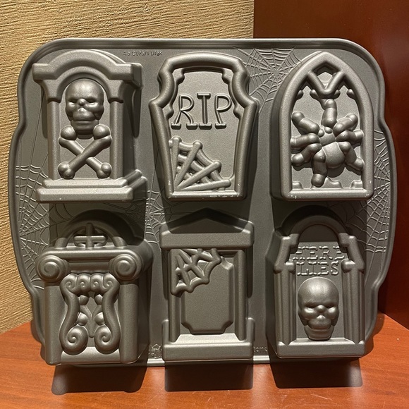 NordicWare Tombstone Cakelets Pan - Picture 2 of 9